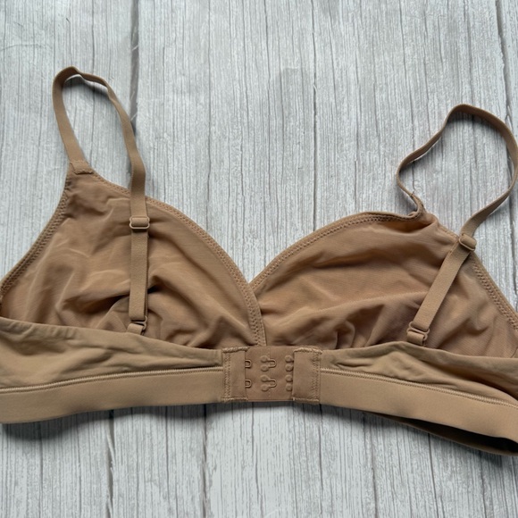 SKIMS Fits Everybody Crossover Bralette - Picture 3 of 3